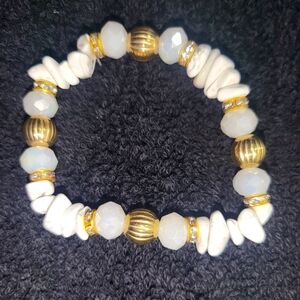 (New) Small Stone & Gold Beaded Fashion Bracelet